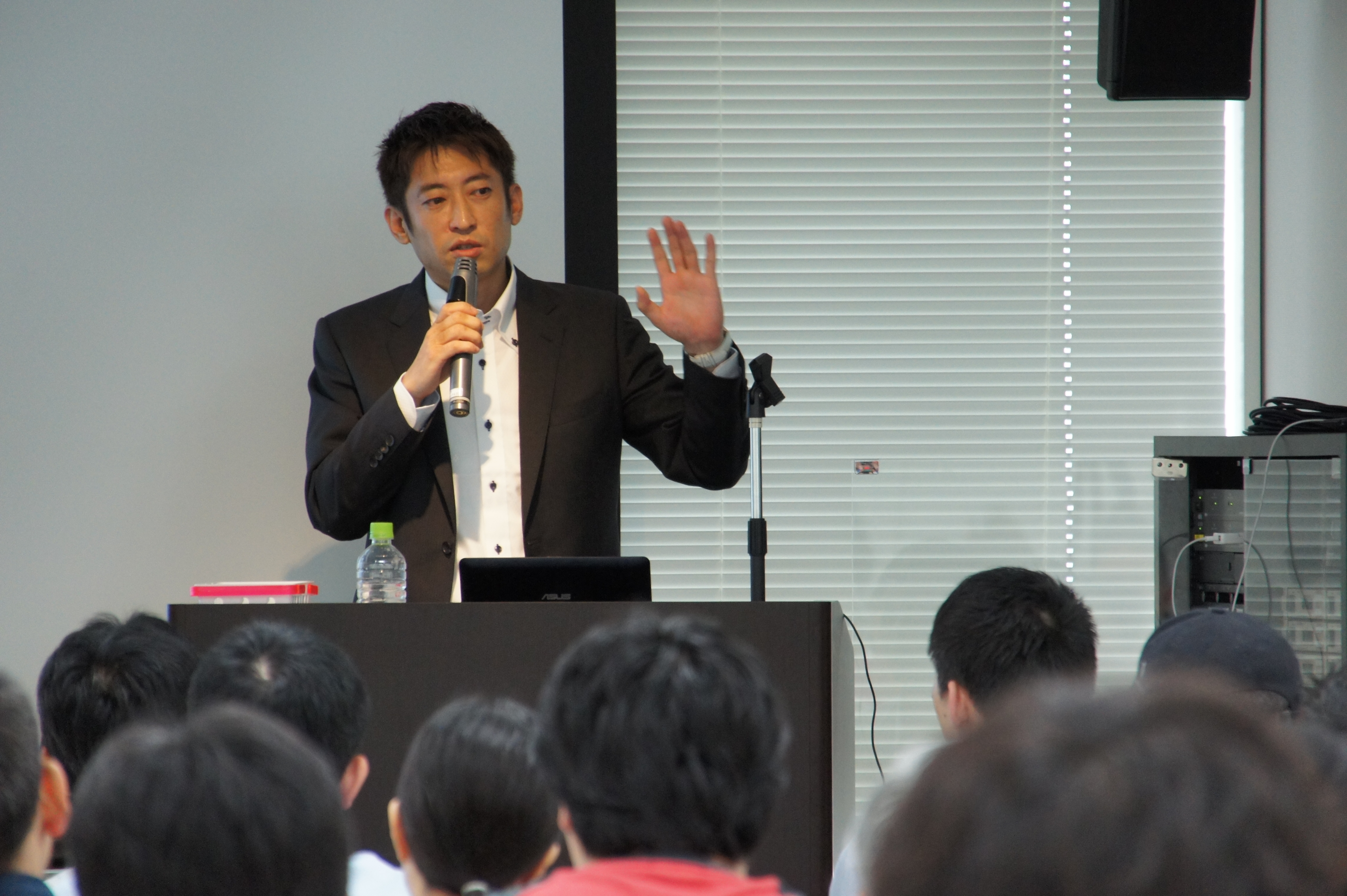 山口孝志